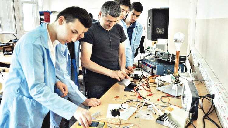 Teknik lisenin mezunları sanayiciler tarafından kapışılıyor