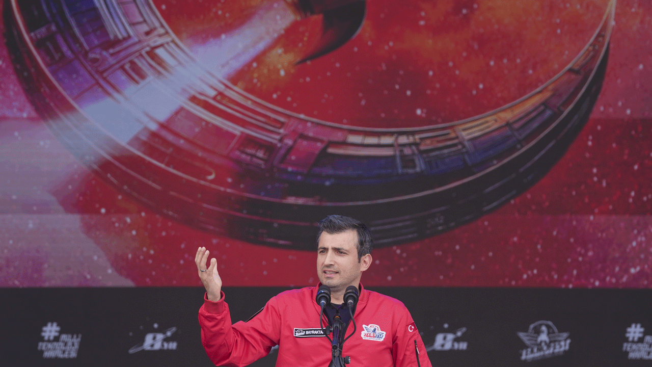 'TEKNOFEST bir milletin uyanış hikayesidir' diyen Selçuk Bayraktar, kendilerine yapılan teklifi açıkladı: Siz yapamazsınız boşuna uğraşmayın, gelin ithal edelim!