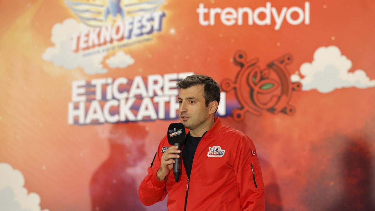 TEKNOFEST E-Ticaret Hackathonu’nda şampiyonlar belli oldu! Ödülleri Selçuk Bayraktar takdim etti