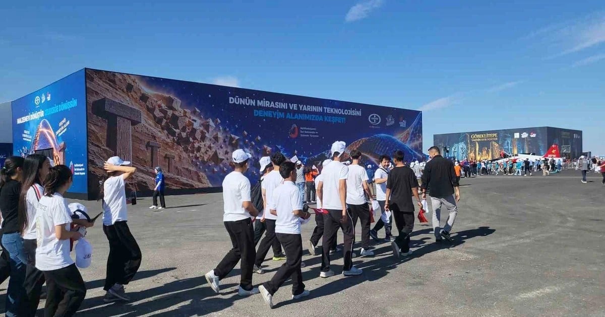 TEKNOFEST Güneydoğu Şanlıurfa'da açıldı, GAP Havalimanı'nda on binler kuyruğa girdi