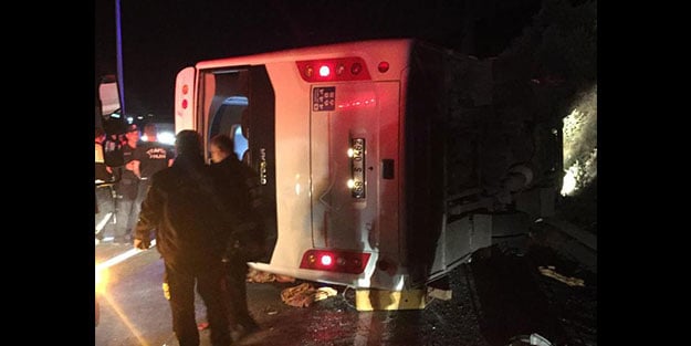 TEKNOFEST için yola çıkmışlardı... Kocaeli'de midibüs devrildi, ölü ve yaralılar var