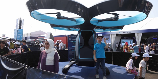 TEKNOFEST'e damga vurdu! Türkiye'nin ilk uçan arabası Cezeri'ye yoğun ilgi