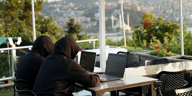 TEKNOFEST'te Hack Karadeniz'in aranan hackerı Bakan Mustafa Varank çıktı