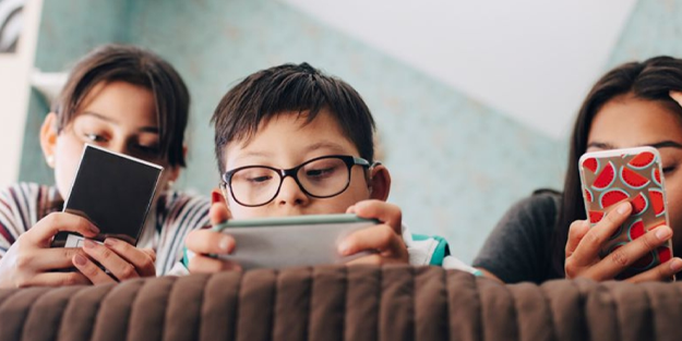 Teknoloji devi ülkeden çocuklara internet yasağı!