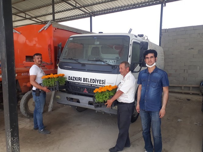 Teknolojik seralarda üretilen çiçekler çevre ilçeleri süsleyecek 