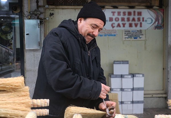 Teknolojiye rağmen mesleğini sürdürüyor