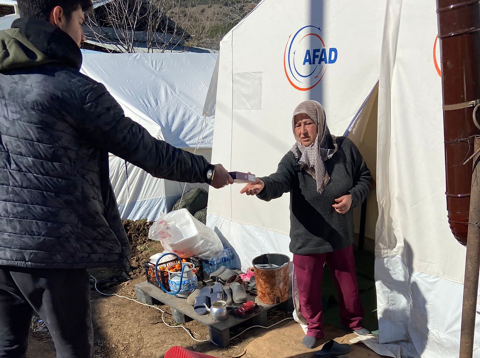 Teknoparklardan deprem bölgesine 32 bin taşınabilir şarj cihazı desteği