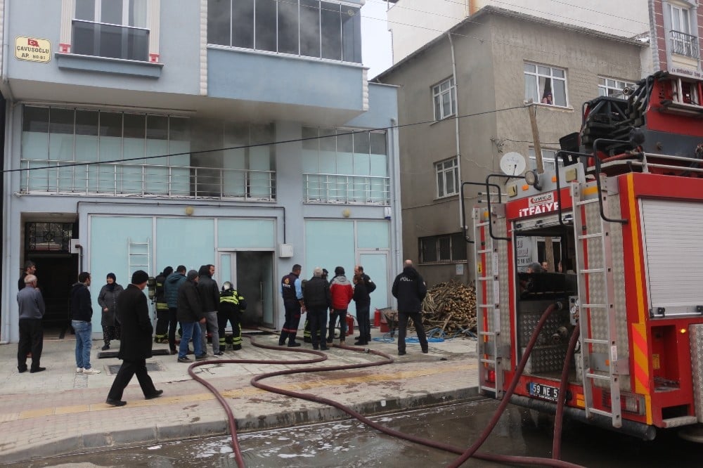 Tekstil atölyesinde korkutan yangın 