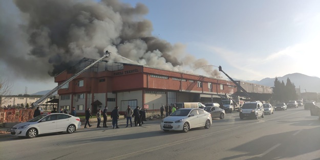 Tekstil fabrikasında korkutan yangın