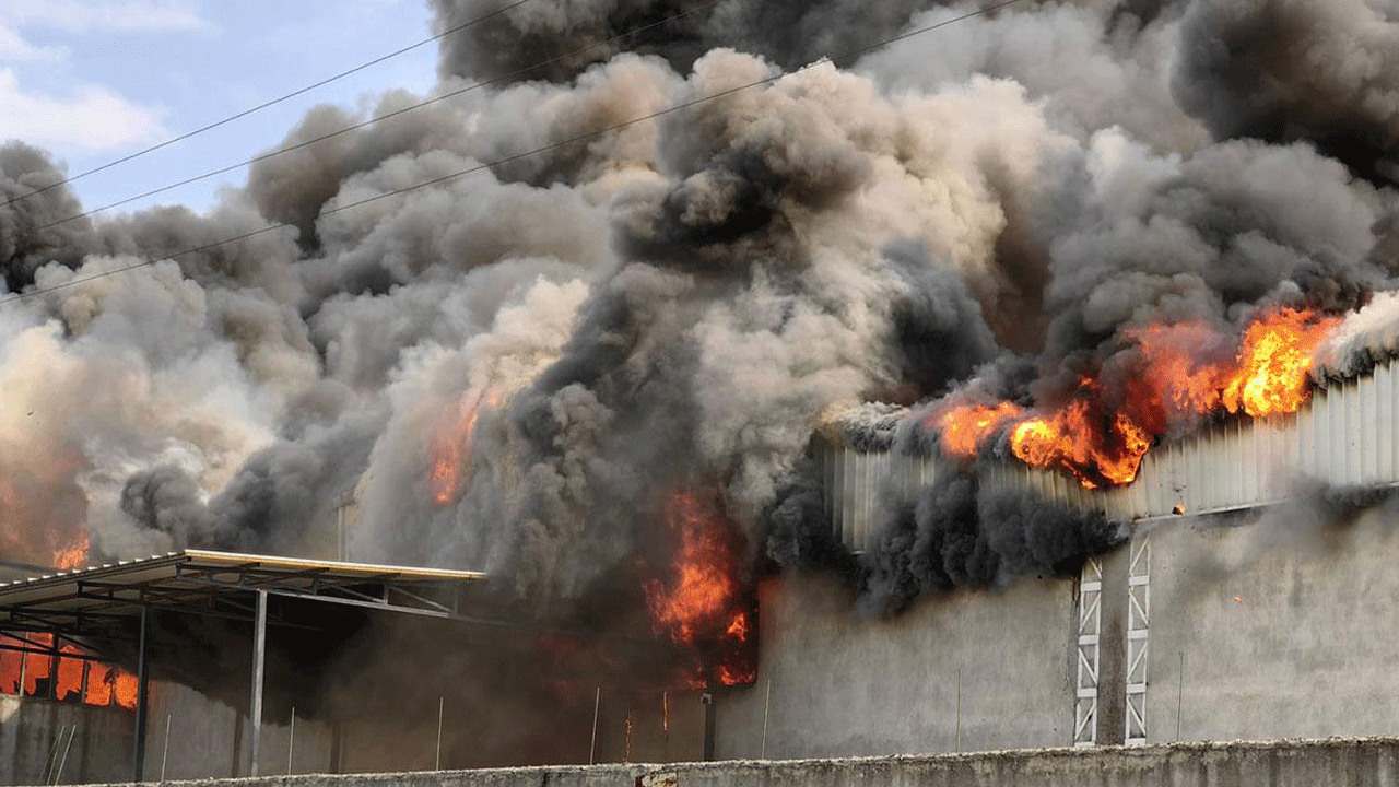Tekstil fabrikasında yangın dehşeti: 16 kişi yaşamını yitirdi