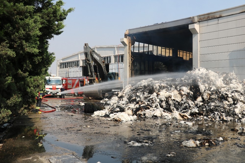 Tekstil fabrikasındaki yangının boyutu gün ağarınca ortaya çıktı 