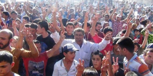 YPG kontrölündeki kentte YPG protestosu