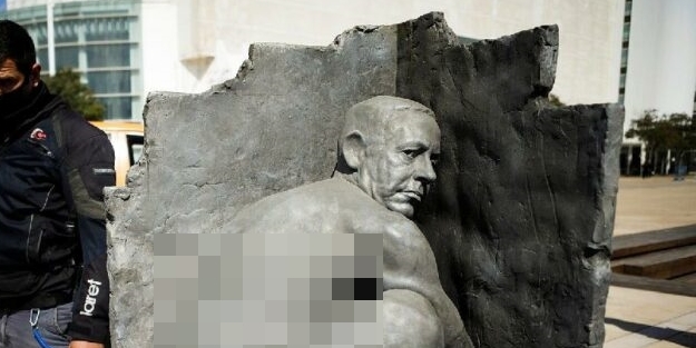 Tel Aviv'de 'çıplak Netanyahu' krizi! Polis alarma geçti