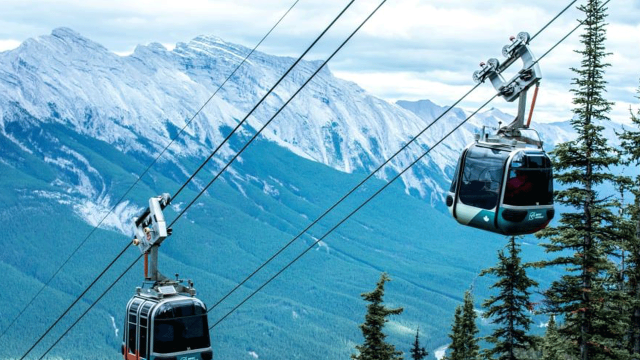 Teleferik 100 metreden aşağı düştü, 4 turist hayatını kaybetti