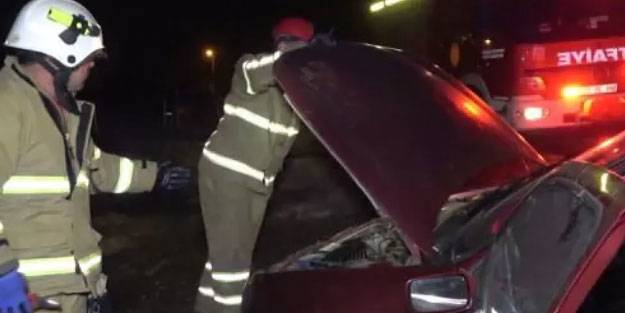 Telefon direğine çarpan otomobil evin bahçesine uçtu: 1 yaralı