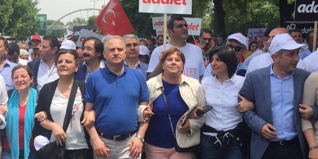 Telefon faturasını milleten ödeten CHP'li Türkmen de yürüyüşte