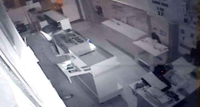 Telefon hırsızı hamam sefasında yakalandı