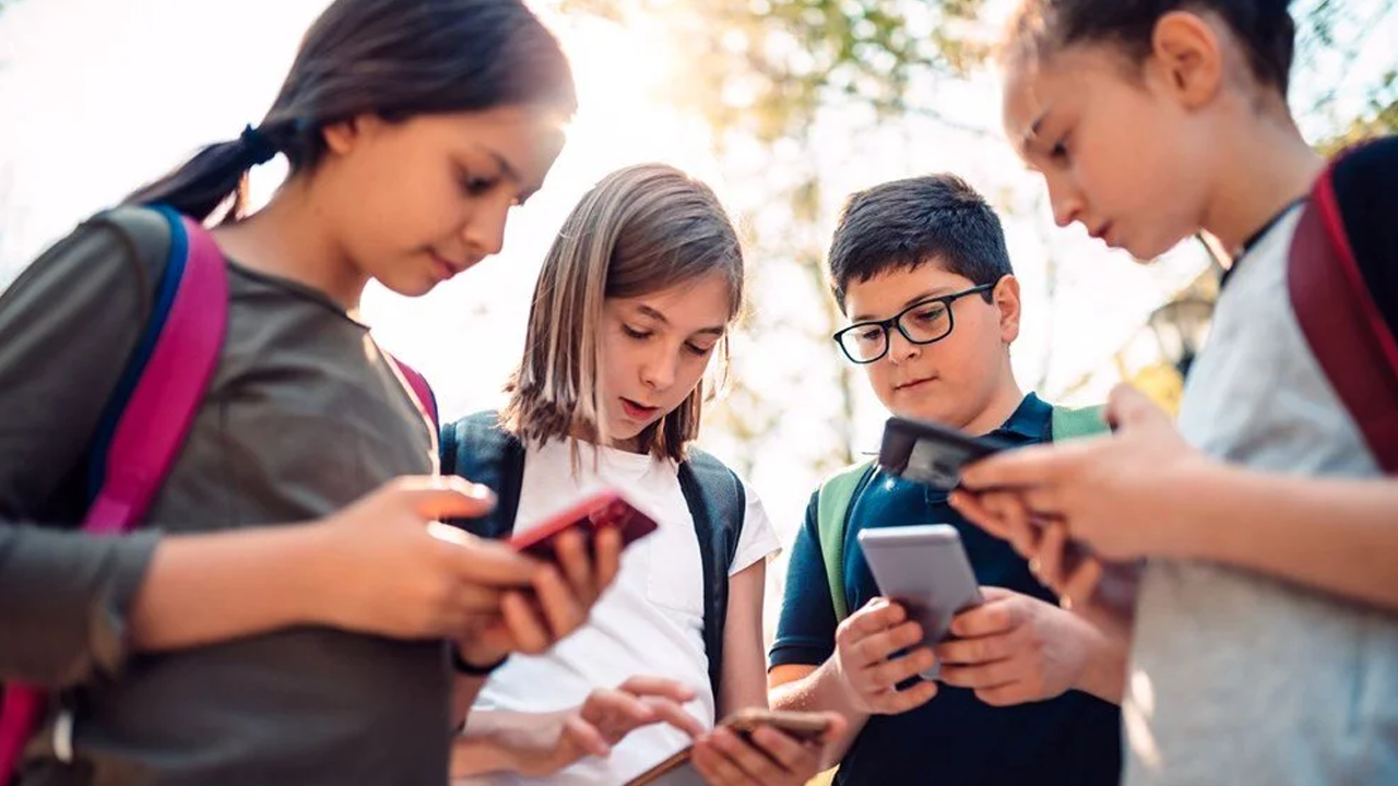 Telefon yasağı öğrenci başarısını artırdı!