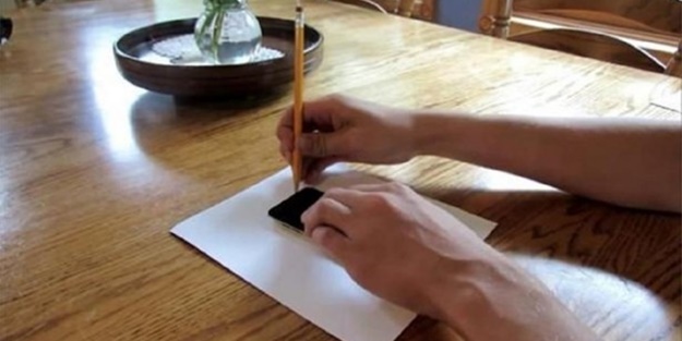 Telefonu için yaptığı şeye inanamayacaksınız!