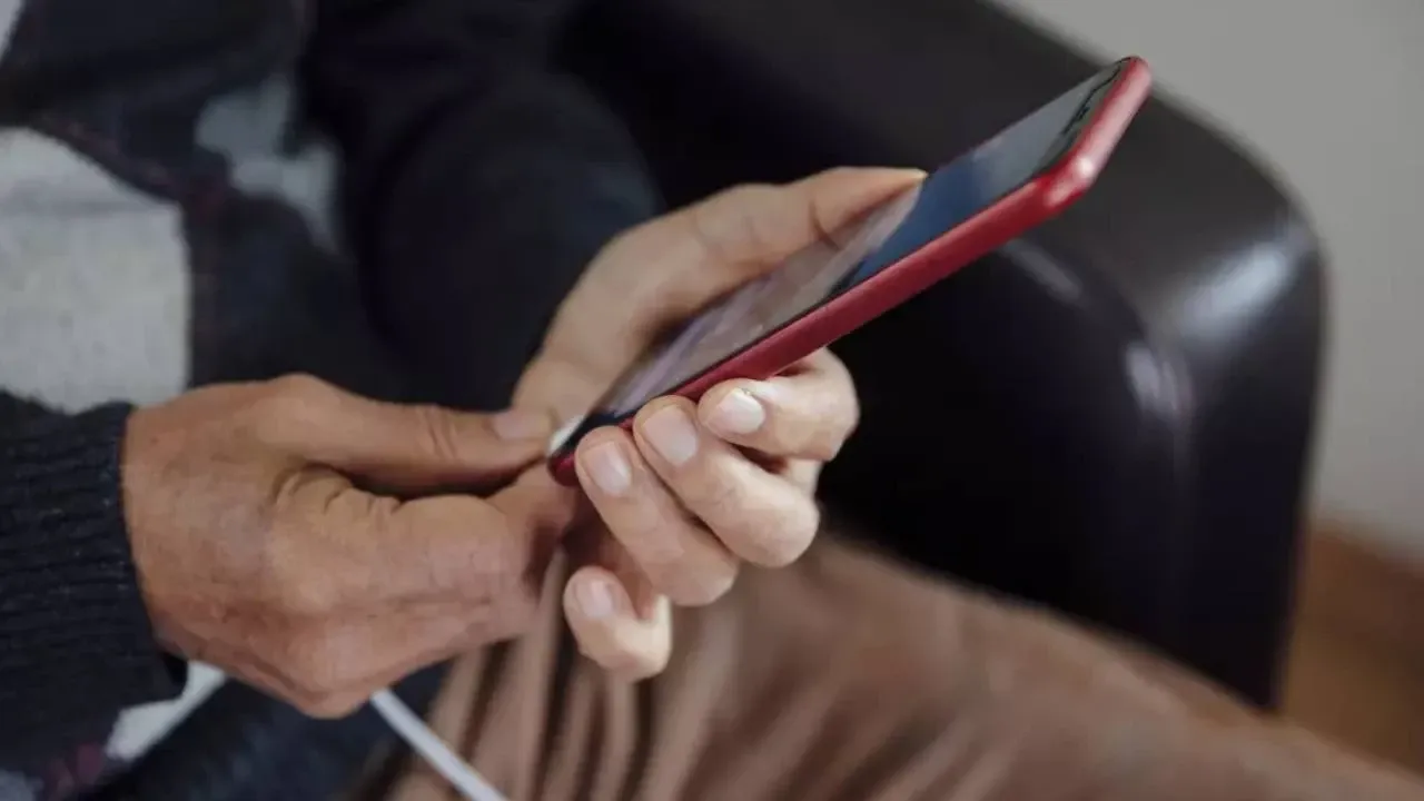 Telefonu şarjdayken kullananlar yandı!