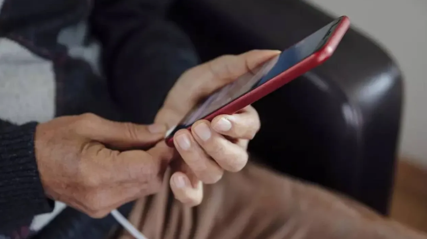 Telefonu şarjdayken kullananlar yandı