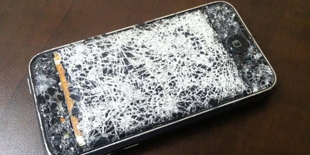 Telefonun kırık ekranı kaç TL'ye yapılır?