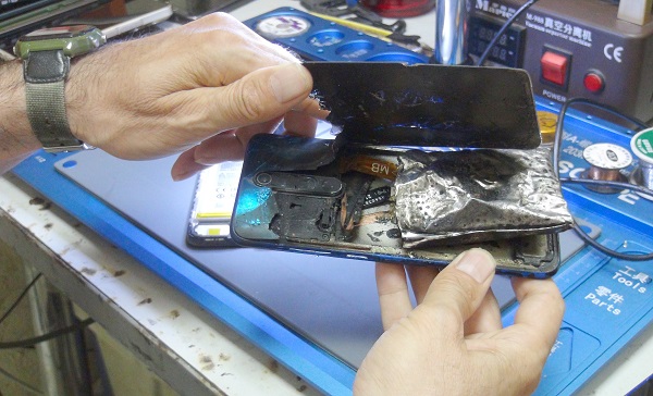 Telefonun patlama anı kamerada