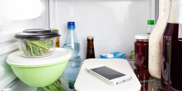 Telefonunu buzdolabına koyanlar ayvayı yedi!