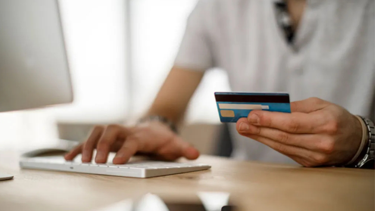 Telefonunuzda bu uygulamalar varsa hemen silin: Kredi kartı bilgilerini çalıyor!