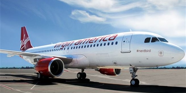 Telefonuyla uçağı trolleyerek kalkmasına engel oldu