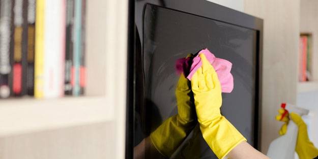 Televizyon silmenin püf noktaları! Televizyon temizlerken bu hatalardan uzak durun
