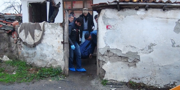 Televizyon yüzünden abisini boğdu!