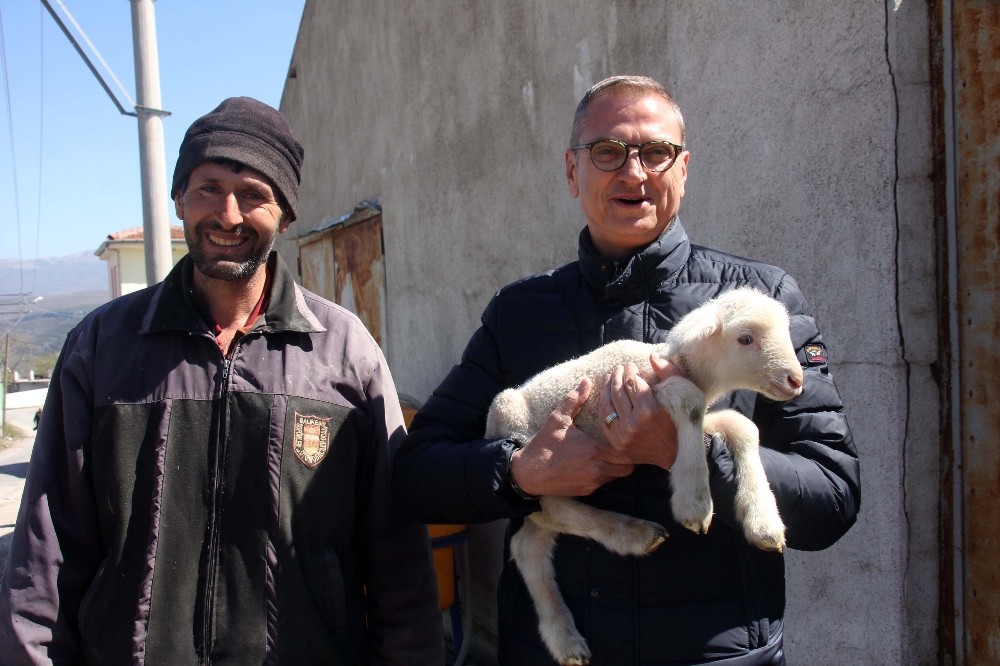 Tellioğlu bir günde 12 kırsal mahalleyi gezdi 