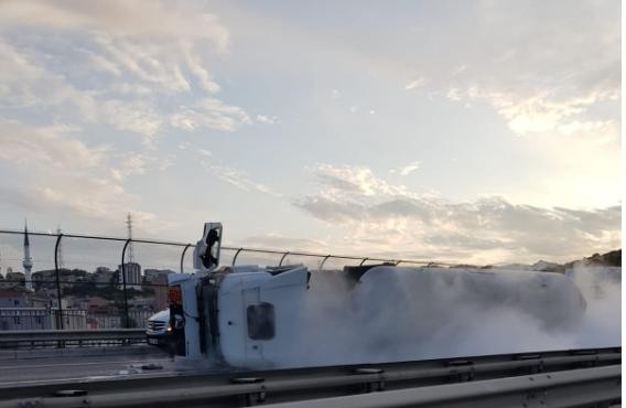 Tem Altınşehir Viyadüğünde Gaz Tankeri devrildi: Tüm şeritler trafiğe kapatıldı... 