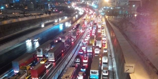 TEM Otoyolu otoparka döndü