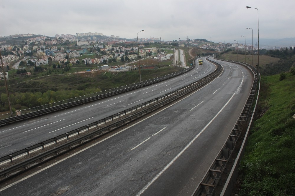 TEM Otoyolu sessizliğe büründü 