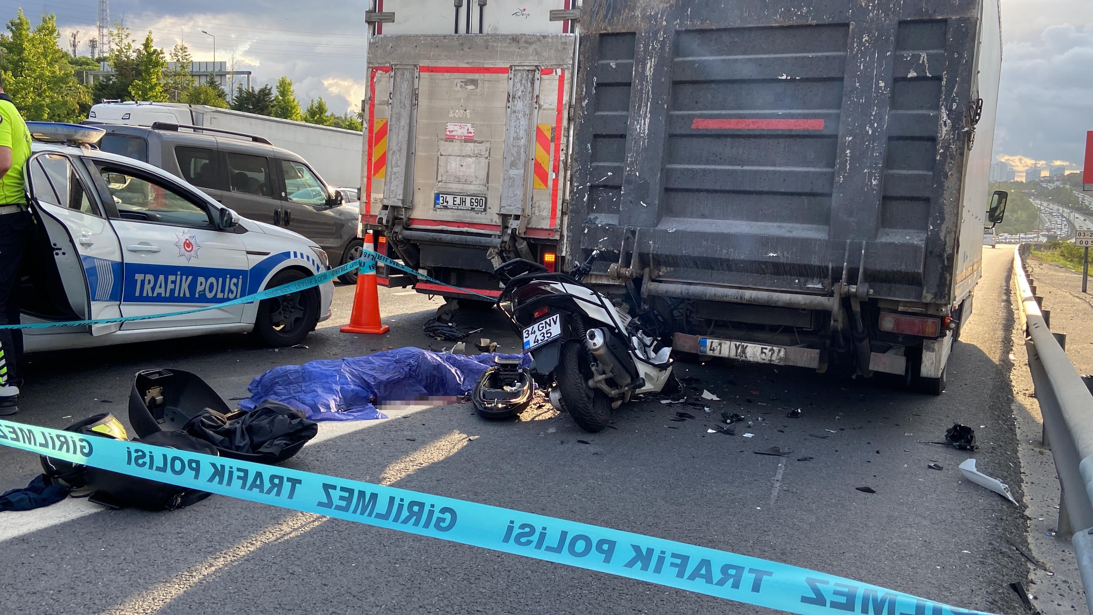 TEM Otoyolu'nda feci kaza