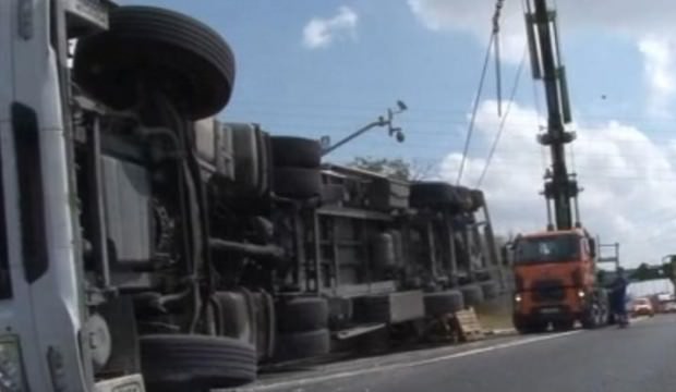 TEM Otoyolu'nda feci kaza! Trafik kilit...