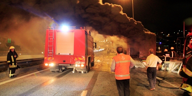TEM Otoyolu'nda feci tır yangını!