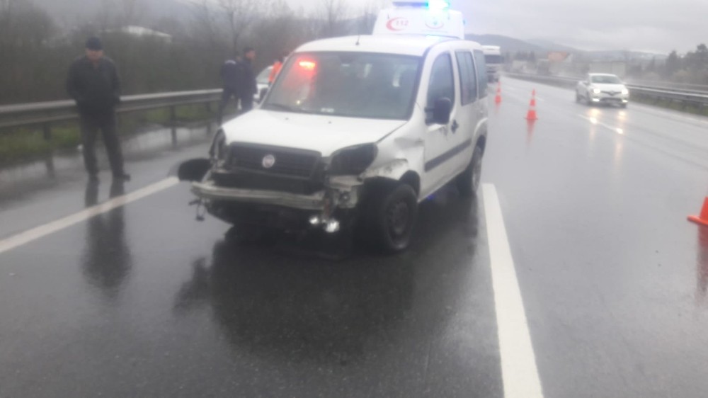 TEM otoyolunda kaza 2 yaralı 