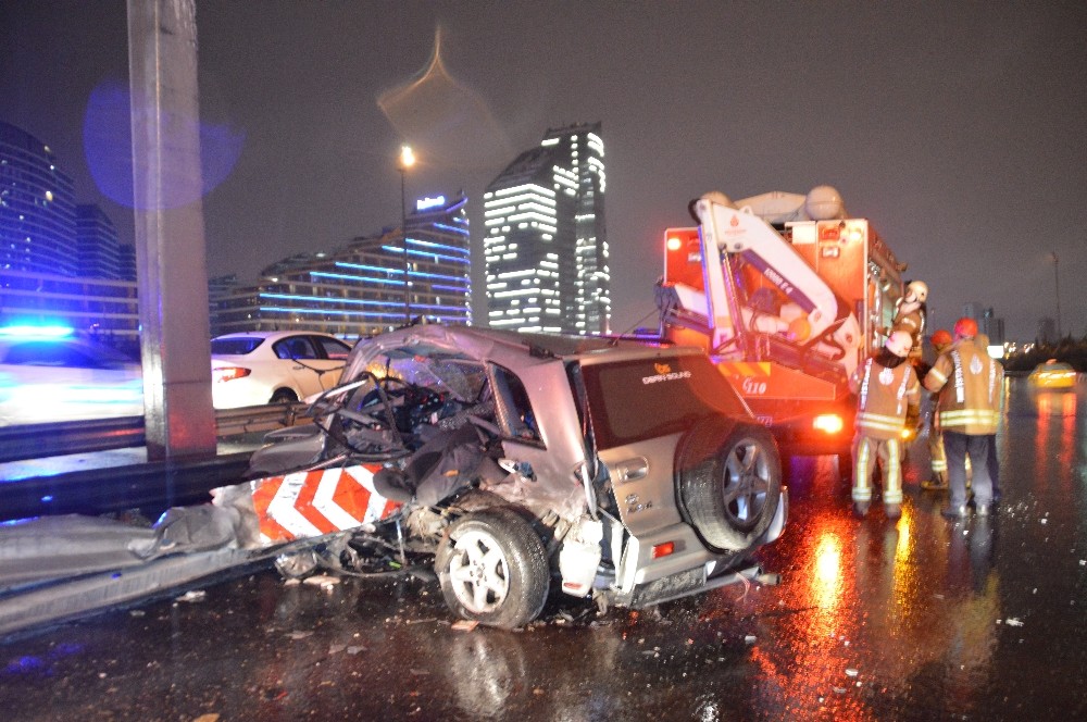 TEM Otoyolunda kaza yapan cip bariyerlere ok gibi saplandı 