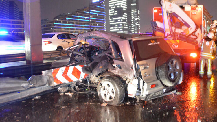 TEM Otoyolunda kaza yapan cip bariyerlere ok gibi saplandı