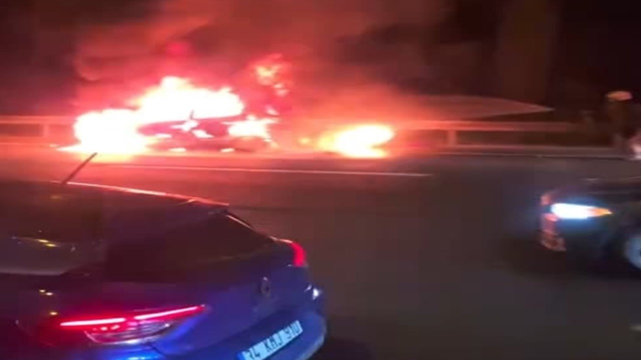 TEM Otoyolu'nda otomobil alevlere teslim oldu
