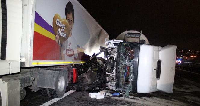 TEM Otoyolu'nda takla atarak ters şeride geçen cipe tanker çarptı: 2 ölü