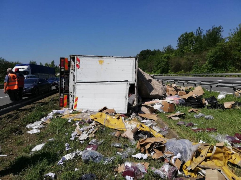 TEM otoyolunda trafik kazası: 2 yaralı 