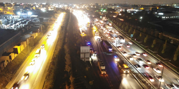 TEM Otoyolunda yolcu otobüsünün de karıştığı zincirleme kaza!