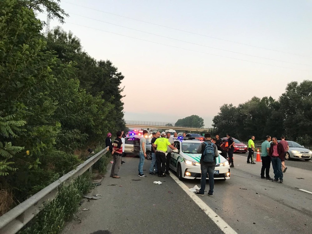 TEM Otoyolunda zincirleme trafik kazası: 6 yaralı 