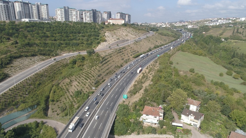 TEM Otoyolu’ndaki yoğunluk bayrama 1 gün kala arttı 