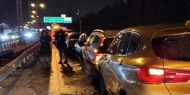 TEM'de 6 aracın karıştığı zincirleme kaza