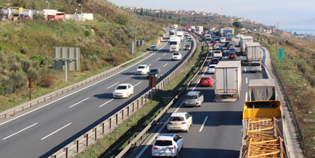 TEM'de büyük kaza! 10 kilometrelik kuyruk oluştu